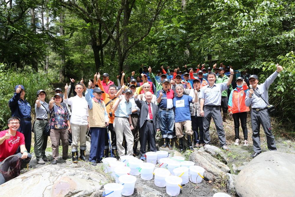 In 1994, the Shei-Pa National Park Headquarters took over the restoration tasks for the Formosan landlocked salmon.