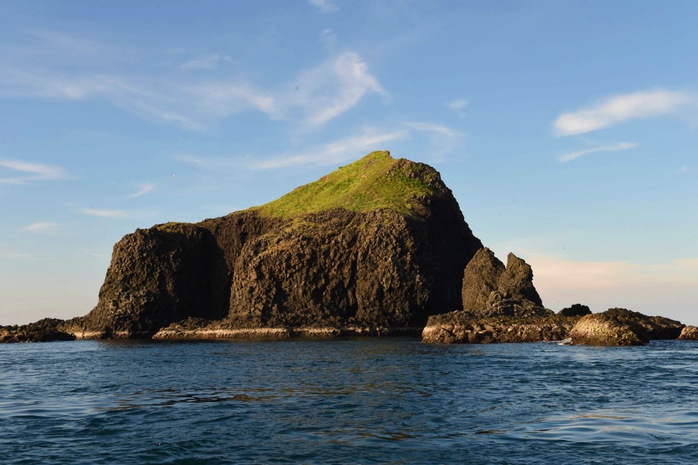澎湖南方四島國家公園的頭巾嶼，每年都有不少過境燕鷗棲息(海洋國家公園管理處提供)