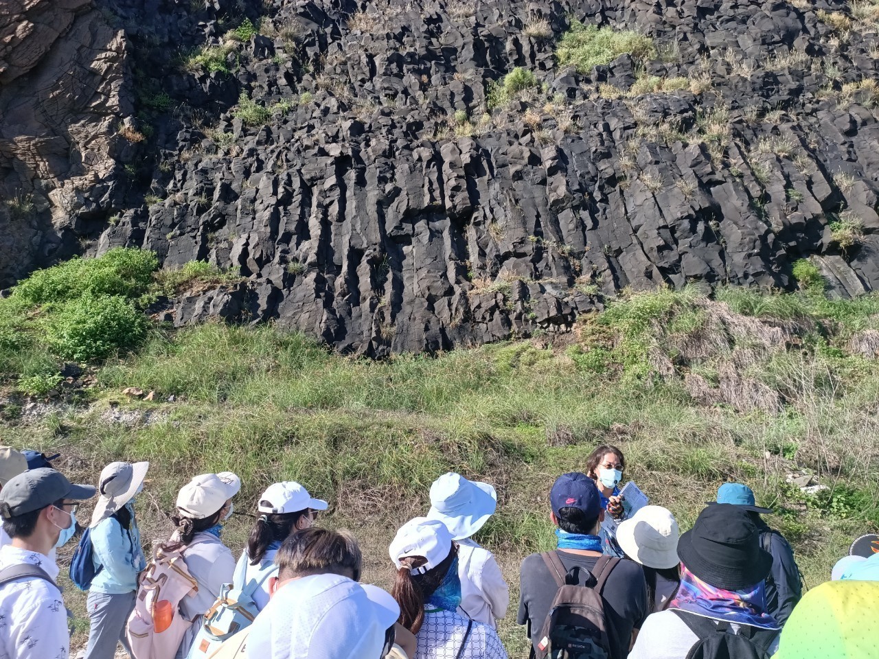 圖2.認識地質的「南方四島奇景玄武岩」課程