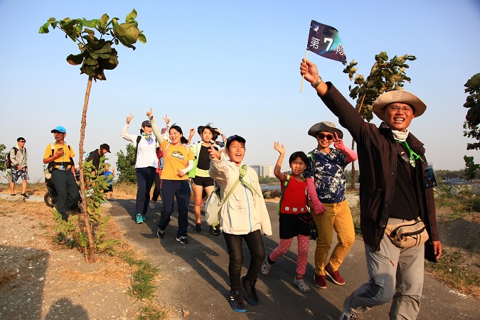 Taijiang Night Walk 300 People Embarking on the Path of Learning, a total of four pictures