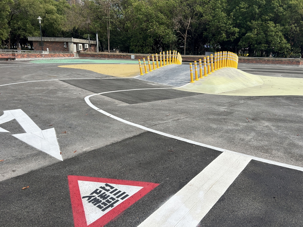 多功能廣場暨滑步車場現況(障礙丘挑戰跑道區)02