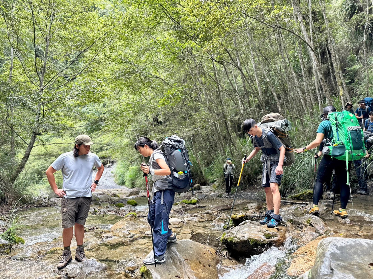 2023Youth Camp 橫渡小溪/太管處提供