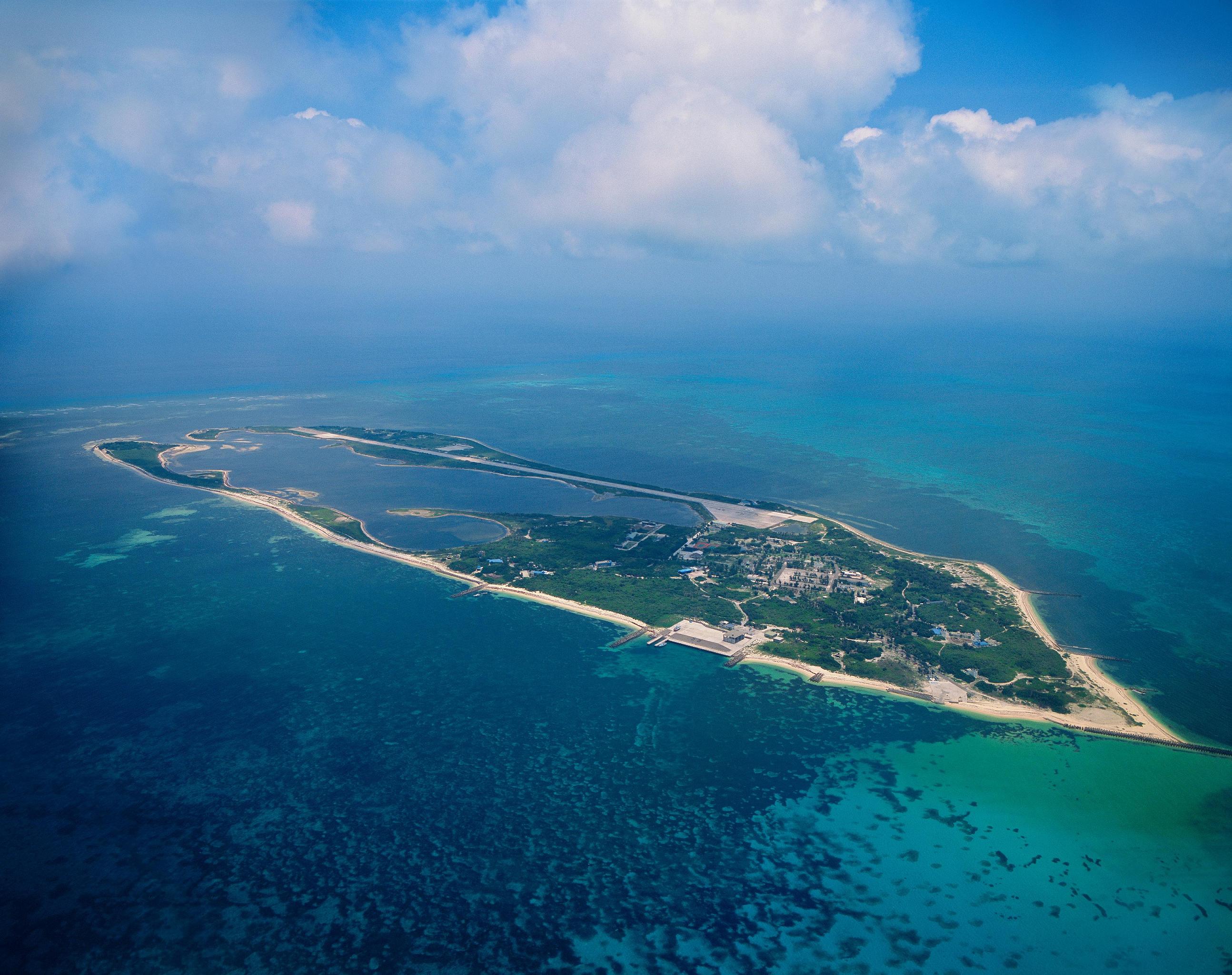 東沙島海天一色的美景（海洋國家公園管理處提供）