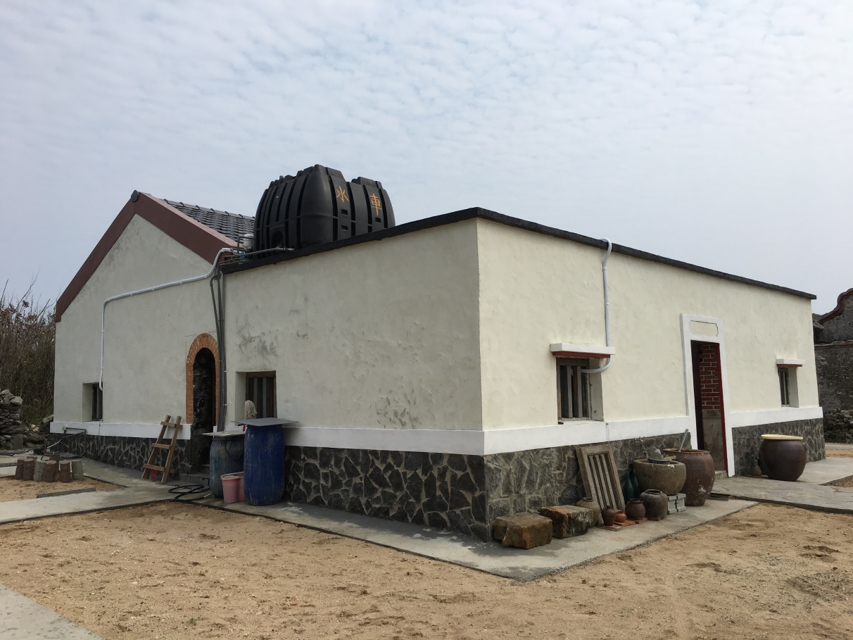 補助東吉嶼61號自行修護，目前作為經營民宿使用