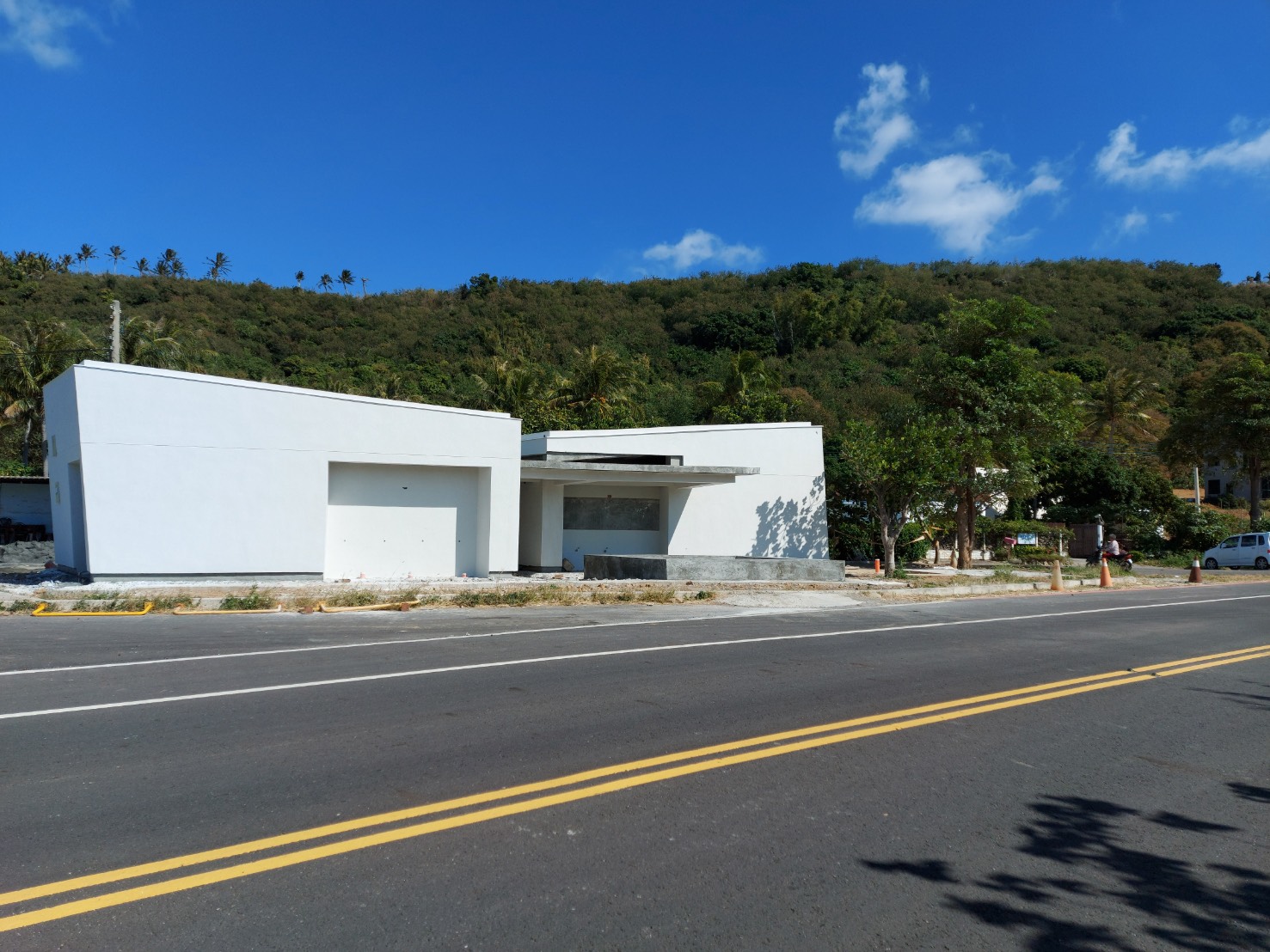 Baisha Public Toilets,two pictures.