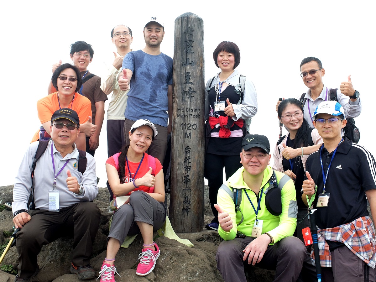 109年元旦登七星山,大家快樂平安!