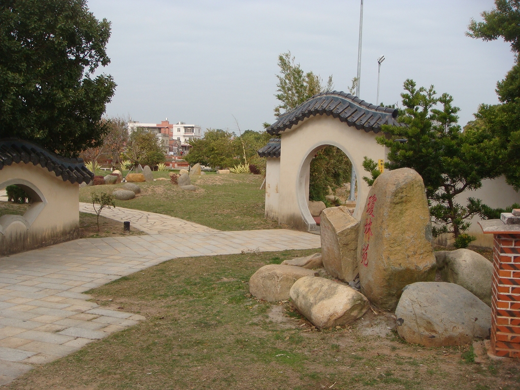 金門國家公園管理處與金湖鎮瓊林村社區發展協會續簽「瓊林苑」公園認養契約