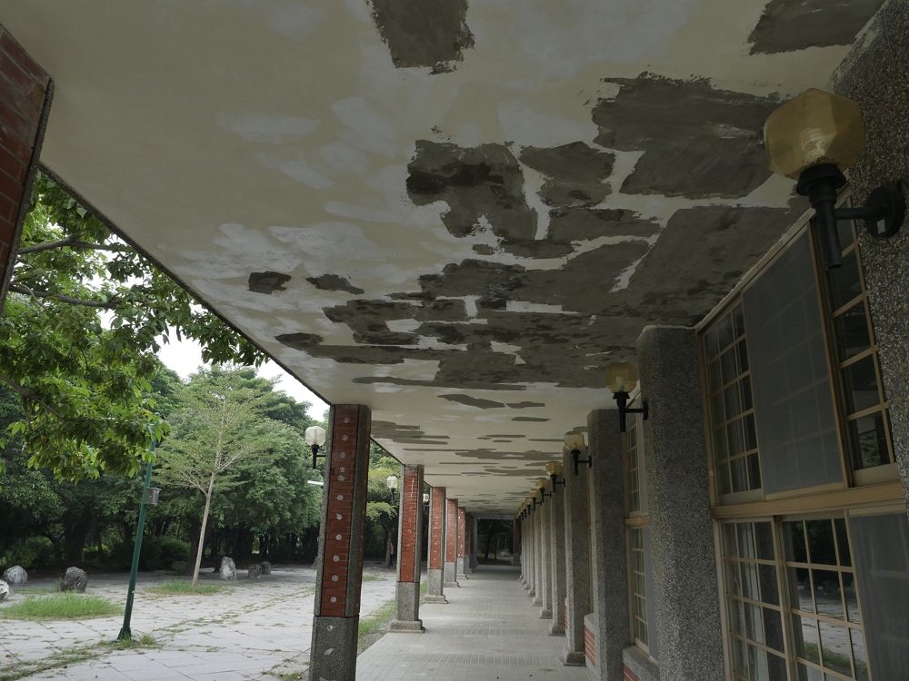 環教館走廊天花板漏水/自管處提供