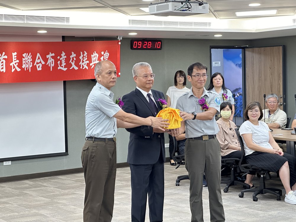 太魯閣國家公園管理處處長布達典禮,新任處長劉守禮(右)