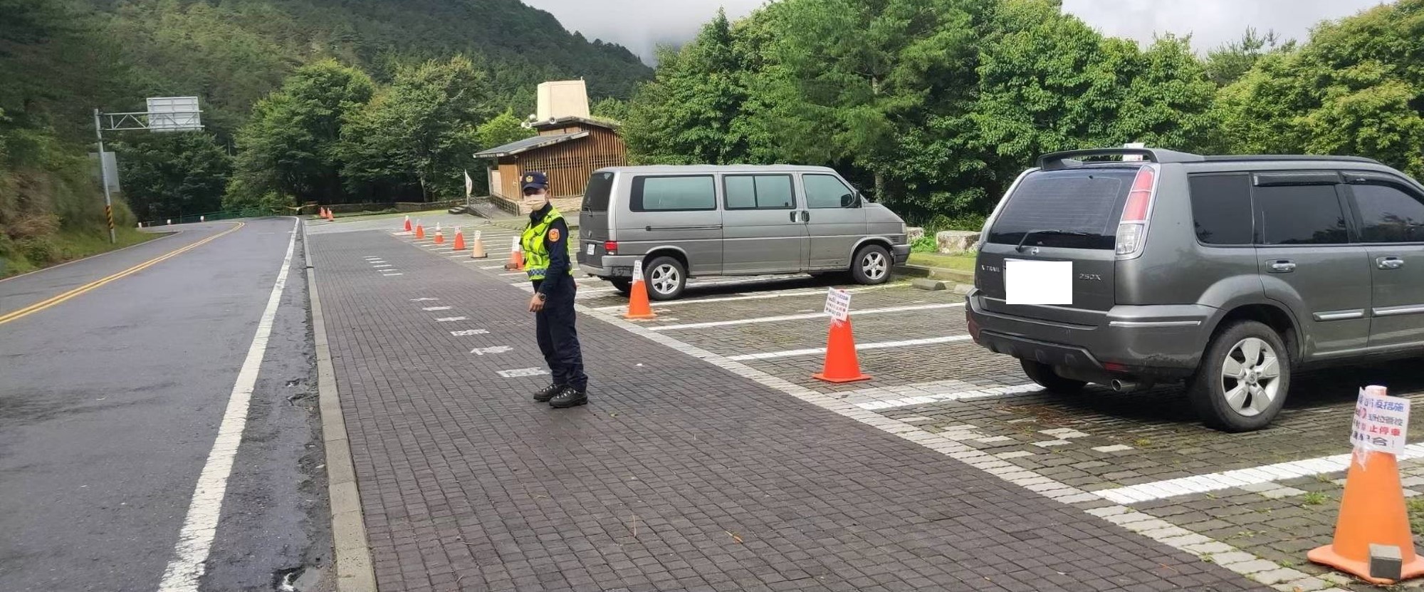 Behaviors Prohibited in National Parks, Enforcement Measures to be Strengthened,two pictures.