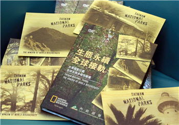 Leslie Barnett invites friends-international together to visit the Taiwan National Parks.