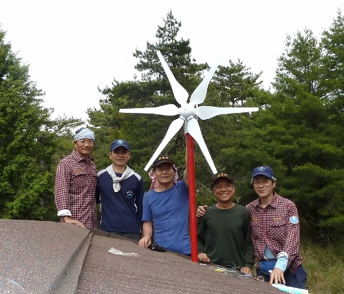 完成雲稜避難山屋太陽能及風力發電系統