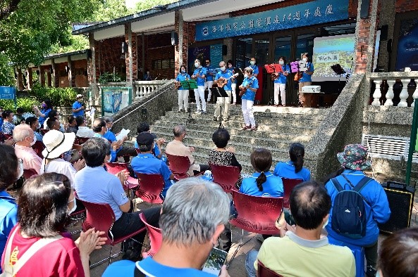 處慶活動在由志工組成的Hi-young樂團的音樂中開啟