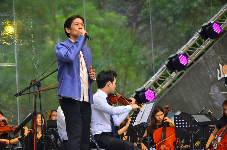 Taipei Philharmonic Orchestra and singer Johnny Yin