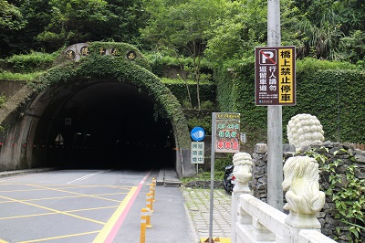 An information sign on the western end of Shakadang Bridge