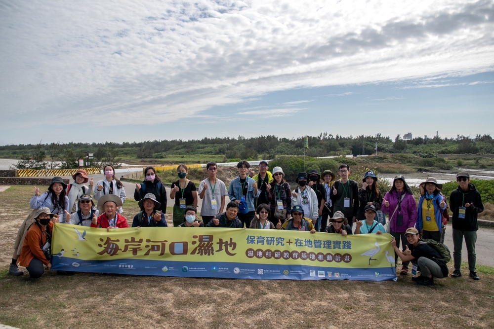 濕地種子學員培訓工作坊(11月7、8日)於桃園許厝港濕地進行實地參訪/公園署提供
