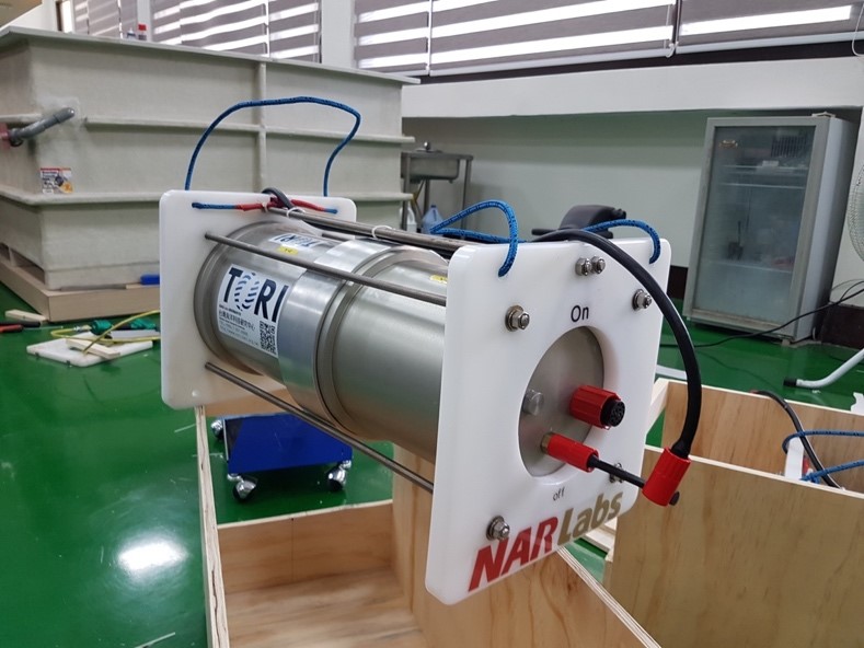 Customized submarine seismographs tailored to the Dongsha Atoll and Lagoon environment