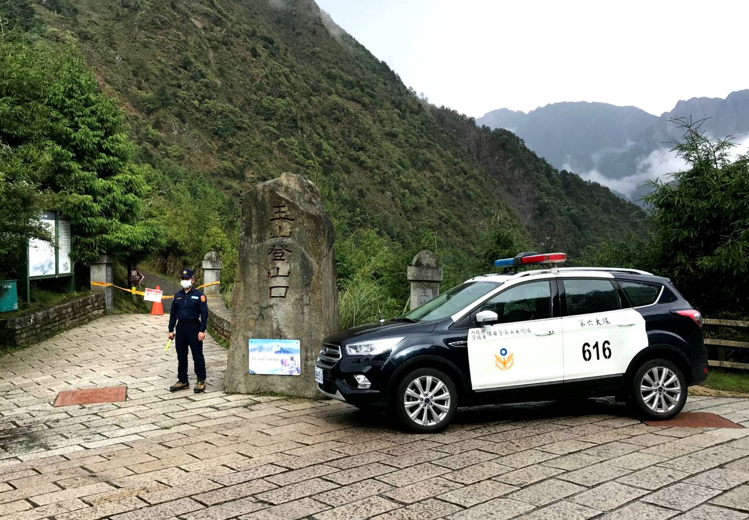 保七六大員警會在園區宣導防疫並維持秩序_保七六大提供