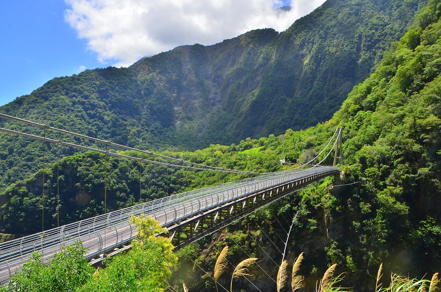 山月吊橋,共四張圖片
