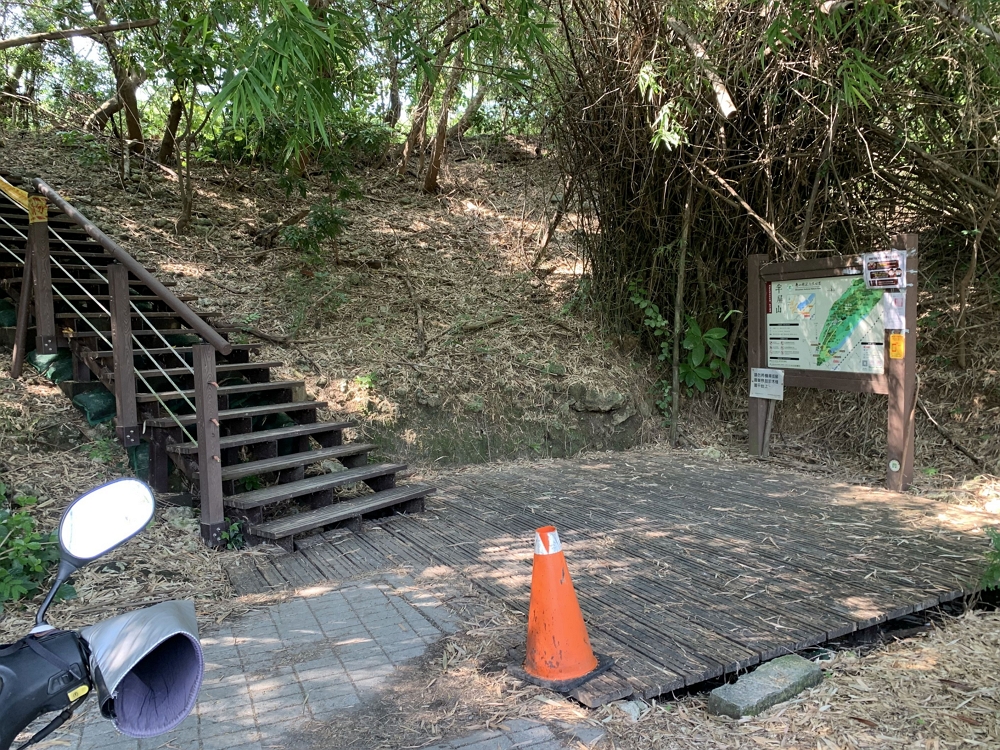 半屏湖登山口。