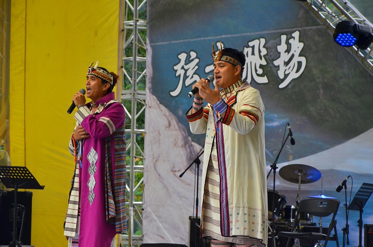 Ayug Duet
