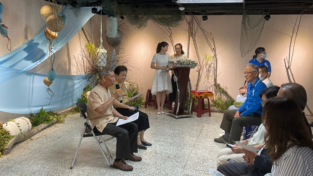 澎湖南方四島出身的呂坤翰、陳渼樺夫婦演出3首褒歌,展現出海洋人文之美/海管處提供