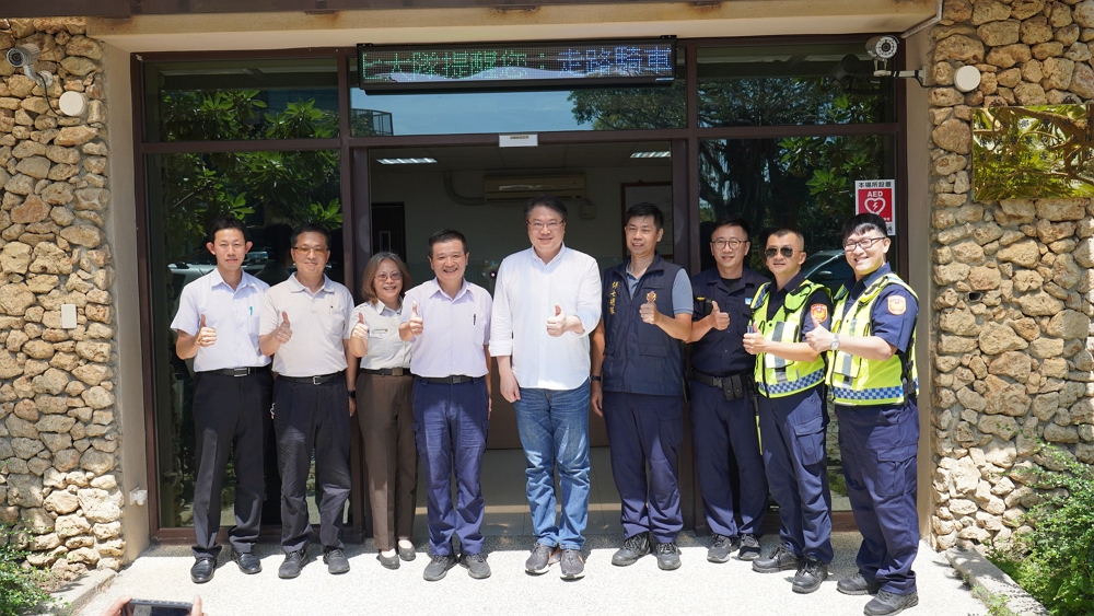 林右昌部長前往保七總隊第七大隊壽山分隊慰勤/自管處提供