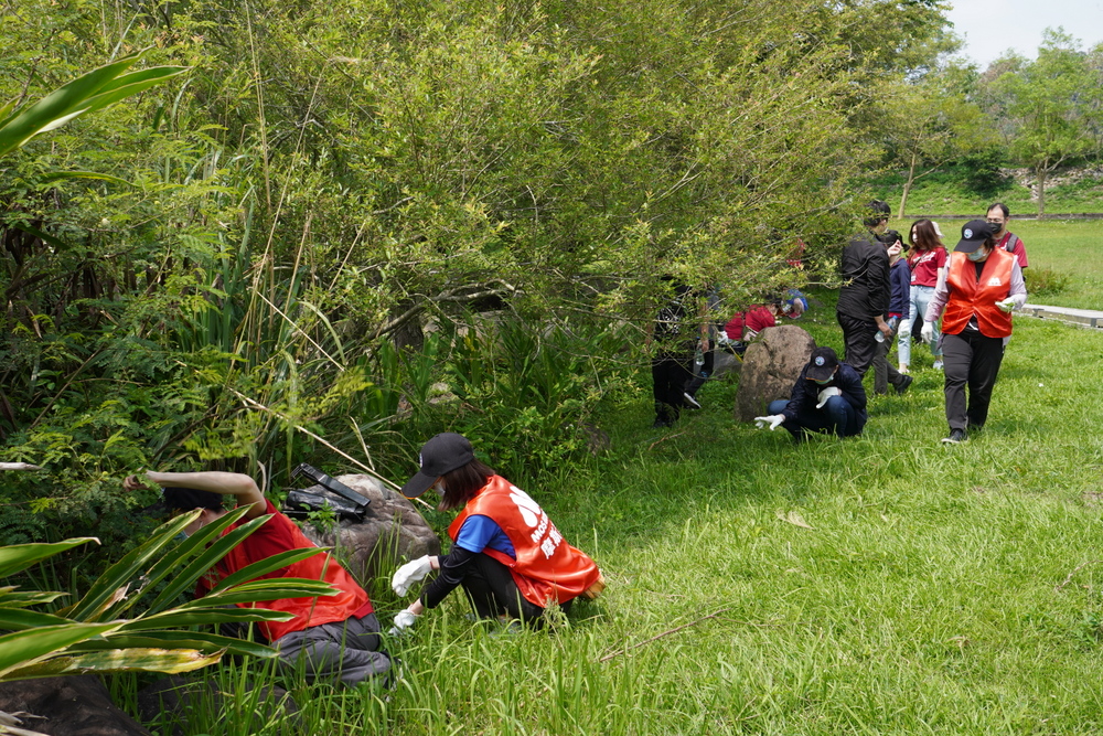 Shei-Pa Patrol - Putting Exotic Species in Their Place,three pictures.