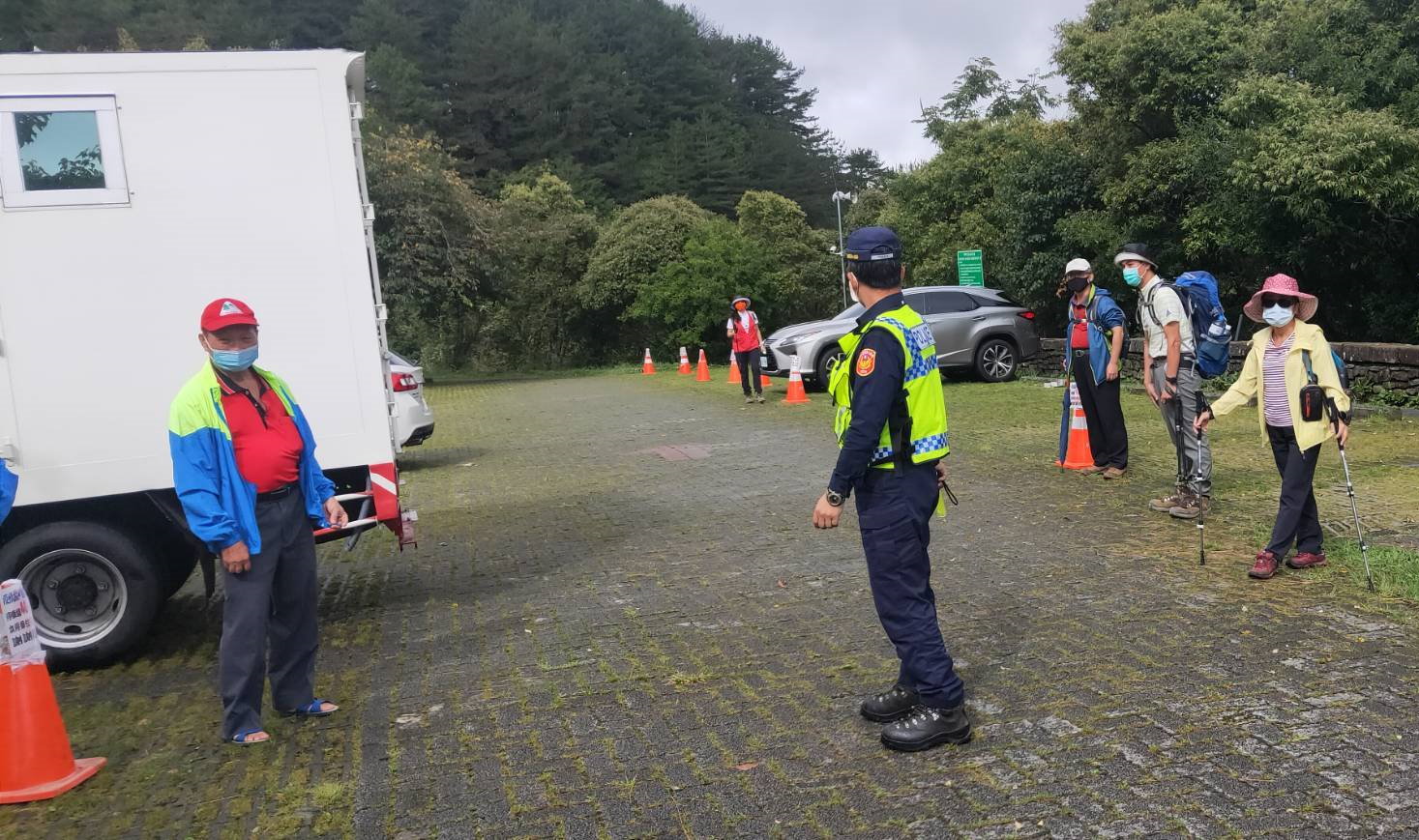 保七六大員防疫宣導及維護停車秩序_保七六大提供