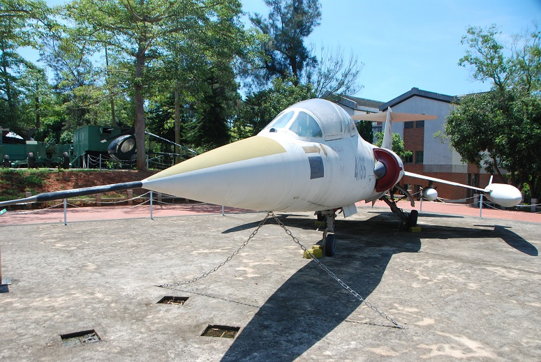 F-104