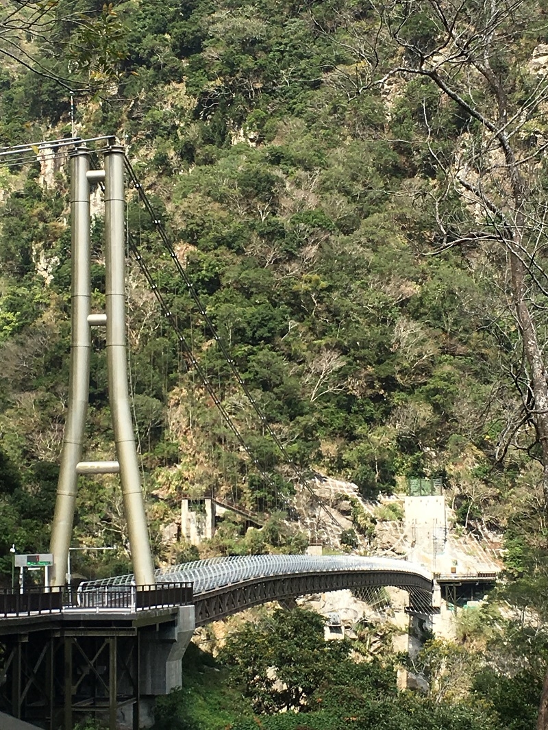 山月吊橋