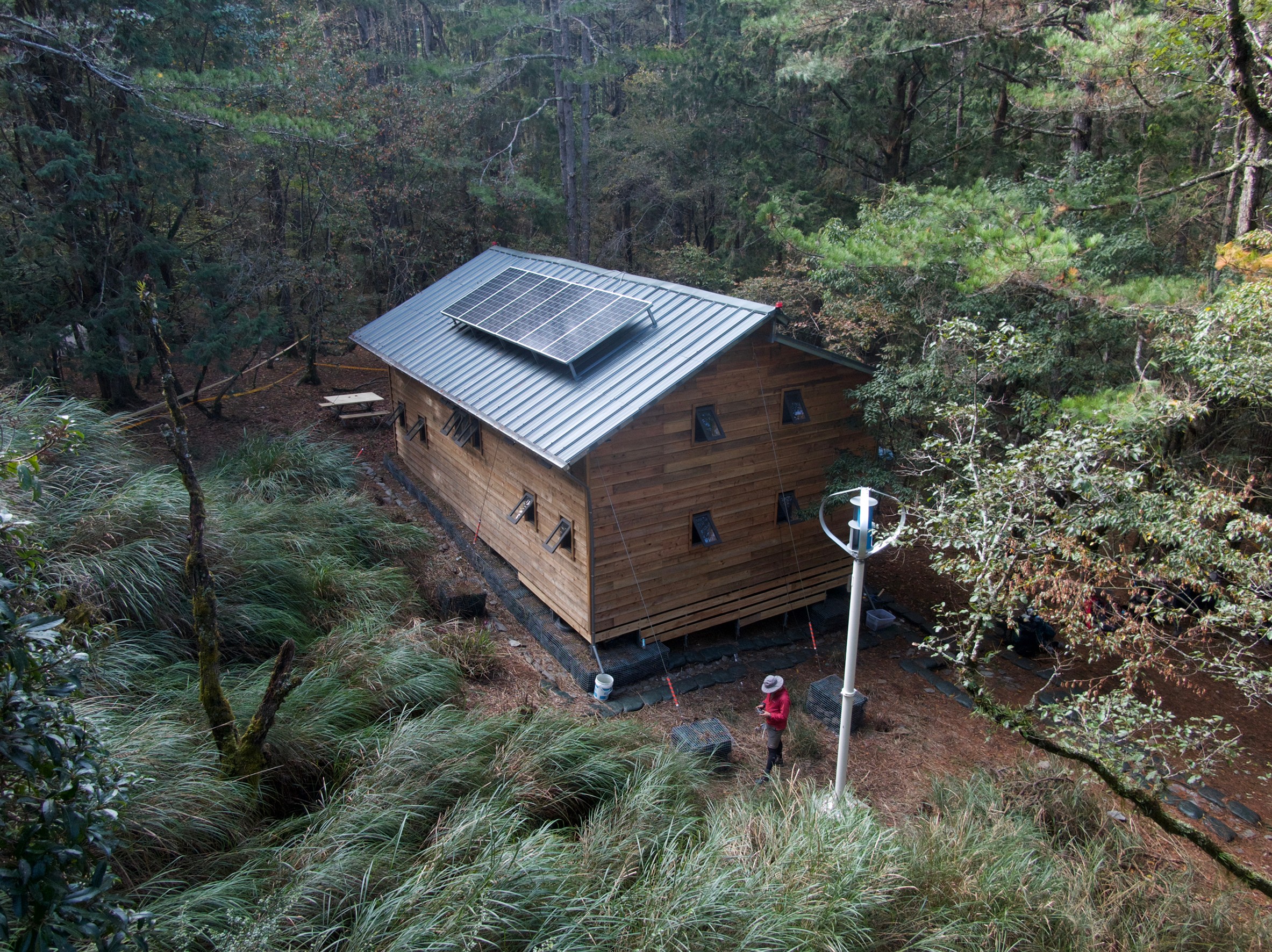 屏風避難山屋空拍照
