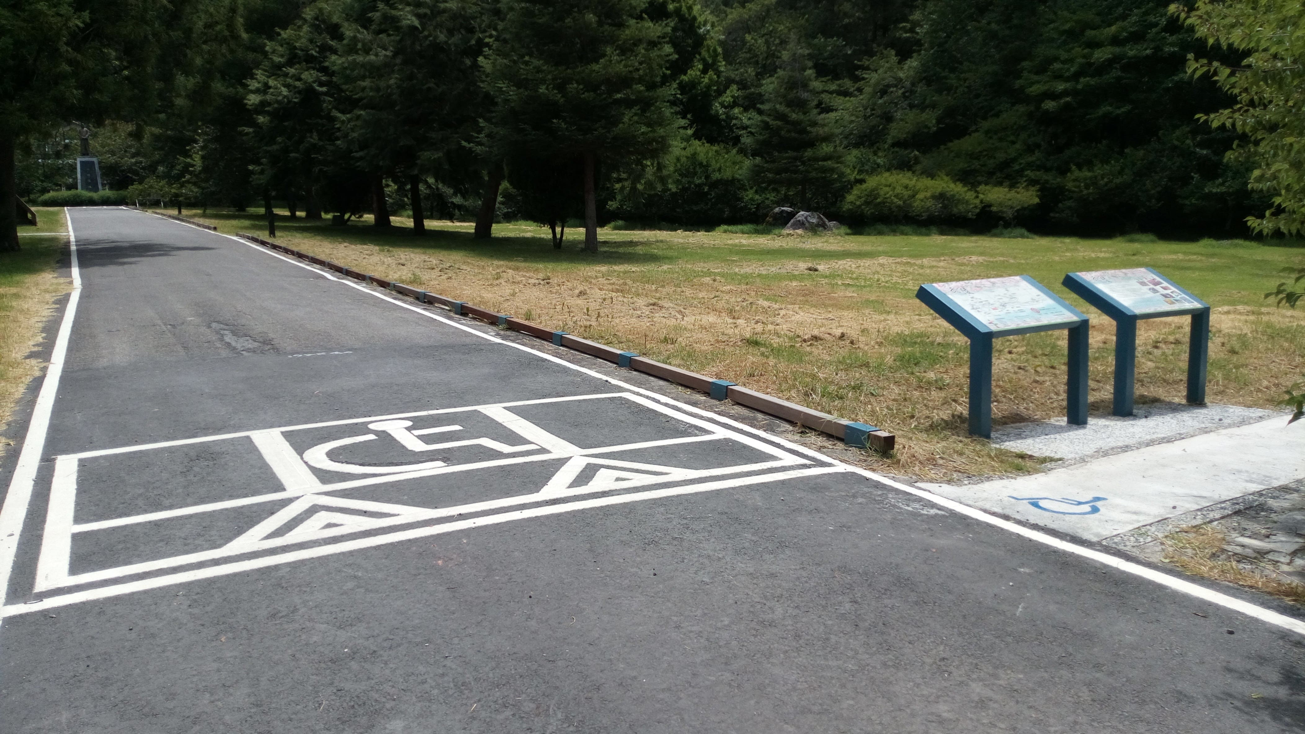 Wuling Recreational Accessible Trail,two pictures.