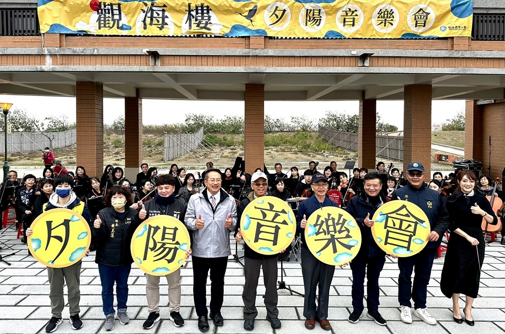 來賓與台南市民交響樂團合照