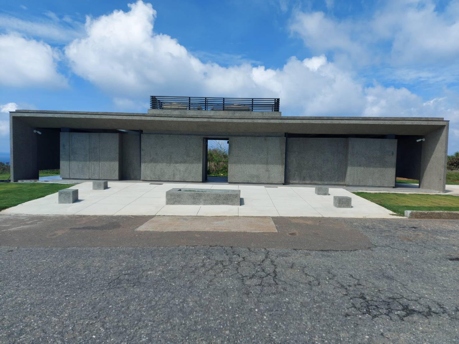 The Longpan Park Toilets,two pictures.