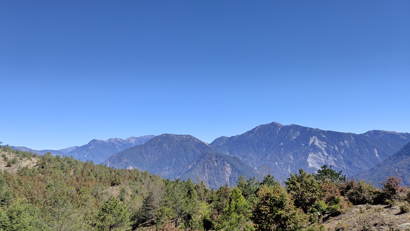 天池觀景台望玉穗山及玉山群峰與雲峰/玉管處提供