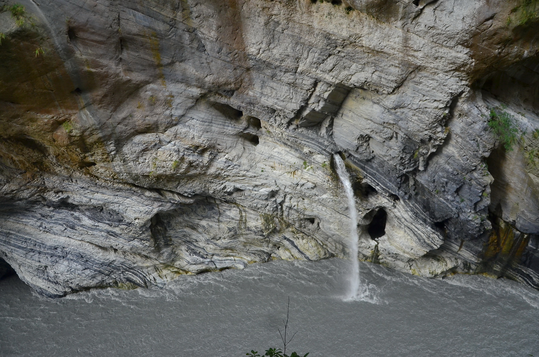 Taroko Gorge at Swallow Grotto (Yanzikou)