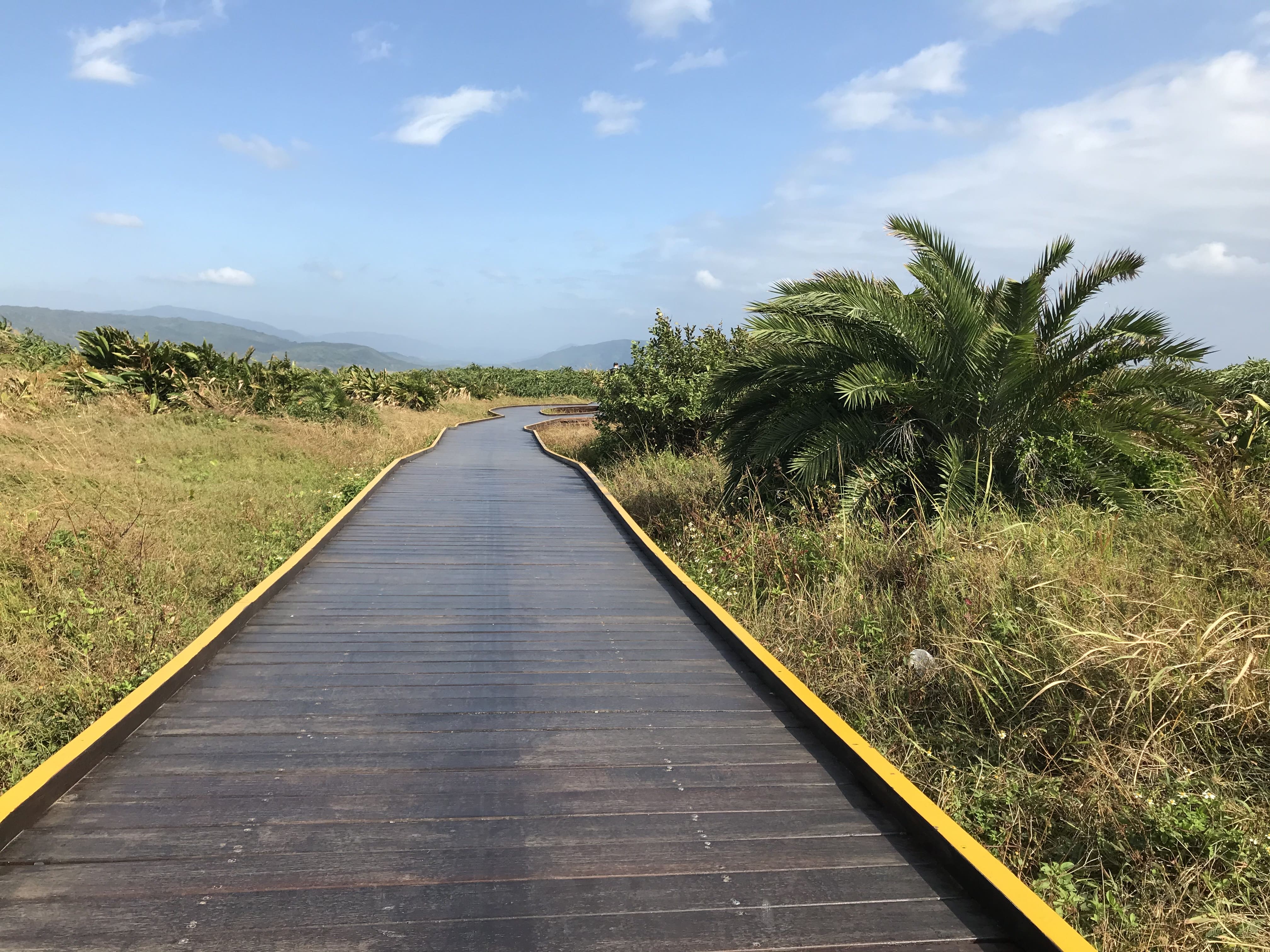 Longpan Park Accessible Trail,two pictures.