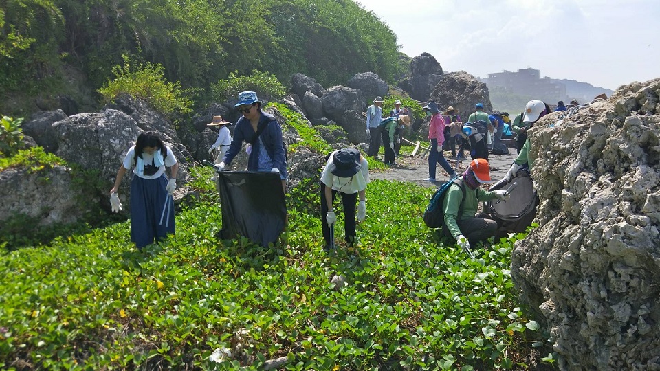 自管處於國際淨灘日發動壽山西海岸淨灘