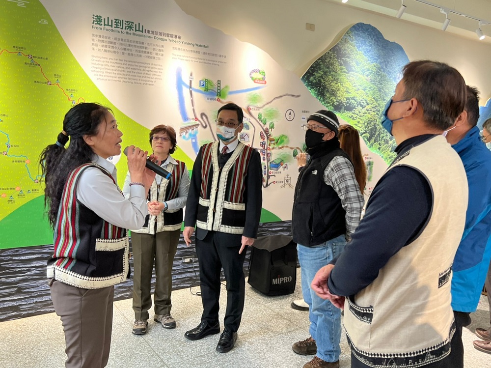 東埔服務中心展示室介紹在地部落、布農文化及登山安全資訊