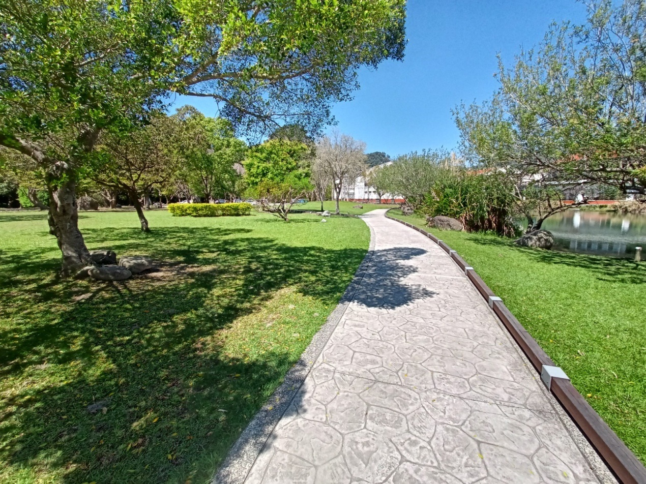 生態湖旁無障礙步道