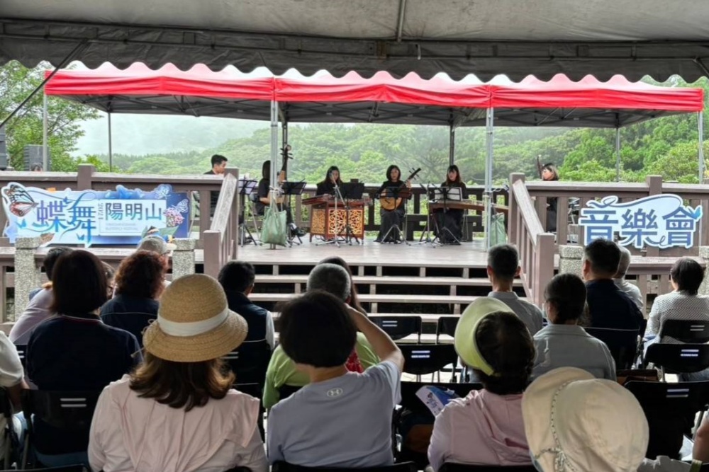「采風樂坊」引領參予者在群山環繞下，聆聽讚詠蝴蝶樂曲，獲得視覺與聽覺雙重享受