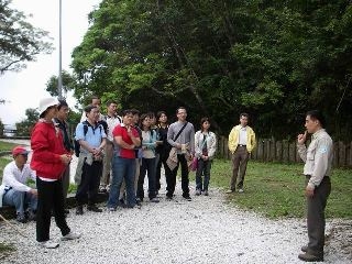 玉山解說志工於花蓮南安瓦拉米步道佳心帶隊解說